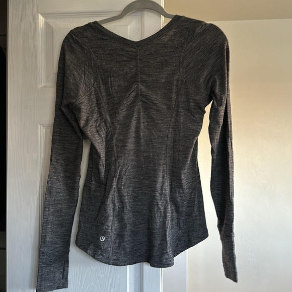 Lululemon long sleeve top - Picture 3 of 4